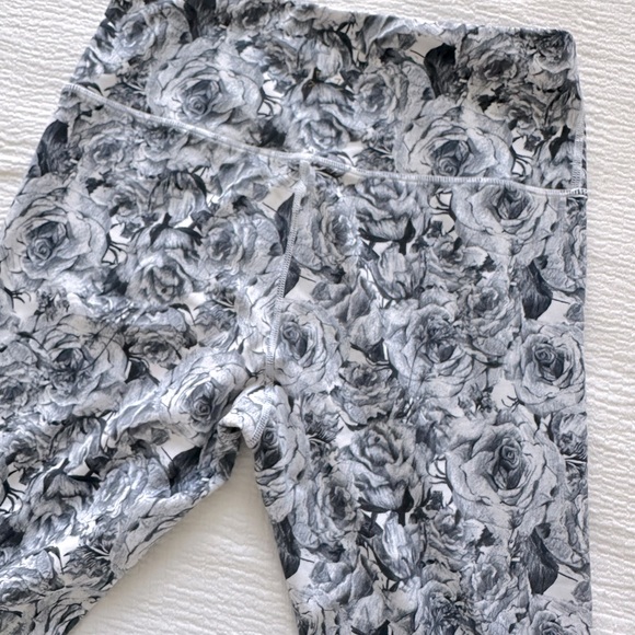 Varley Grey Rose Printed Legging - Picture 8 of 8